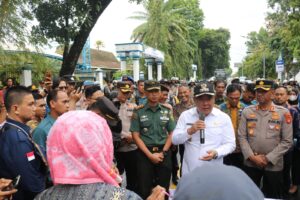 Polres Lahat Kawal dan Amankan  Aksi Unjuk Rasa Masyarakat Kikim