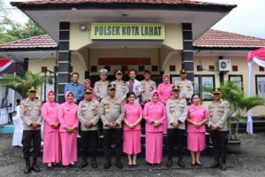Kapolres Lahat Bersama Ketua Bhayangkari, Kunker Ke Polsek Kota Lahat, Polsek Merapi Barat dan Polsek Kikim Timur