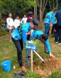Peduli Lingkungan, Kejaksaan Negeri Lahat Ajak Bersama Tanam Pohon