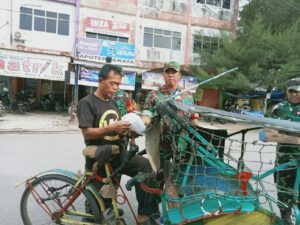 Ramadhan,Bulan Penuh Berkah Koramil 418-08/Sako Bersama Persit Ranting 9 Sako Bagi-bagi Takjil