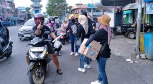 Srikandi HAO Kabupaten Lahat Berbagi Takjil