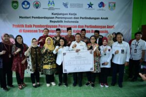 Cegah Perkawinan Anak, Bupati Askolani Tandatangani Pakta Integritas Pencegahan Perkawinan Anak Bersama Menteri Pemberdayaan Perempuan dan Perlindungan Anak RI