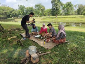 Polsek Tanah Abang melaksanakan Pengamanan Terbuka dan Tertutup selama Syuting Program TV Jejak Anak Negeri di Desa Bumi Ayu Kecamatan Tanah Abang PALI