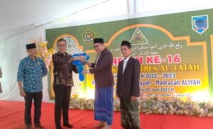 Pemkab Lahat Hibahkan Mobil Untuk Pesantren