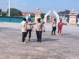 Mantap luar biasa Persiapan Personel Polwan Polda Sumsel  Menjelang upacara Ziarah rombongan diTMP Ksatria Ksetra Siguntang Palembang