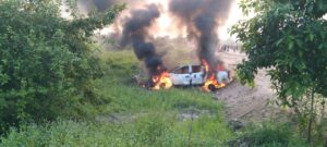 Diduga Belum Ada Kesepakatan, Warga Paldas Mengamuk 2 Unit Mobil Perusahaan Dibakar