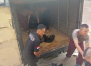 Kepala Kepolisian Daerah (Kapolda) Sumatera Selatan (Sumsel) Irjen Pol A.Rachmad Wibowo SIK menyalurkan 480 paket bantuan bahan pokok serta ratusan minuman mineral kepada para korban bencana banjir Desa batu gajah