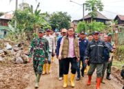 Dandim 0405/Lahat Dampingi Pj. Bupati Lahat Tinjau Lokasi Banjir