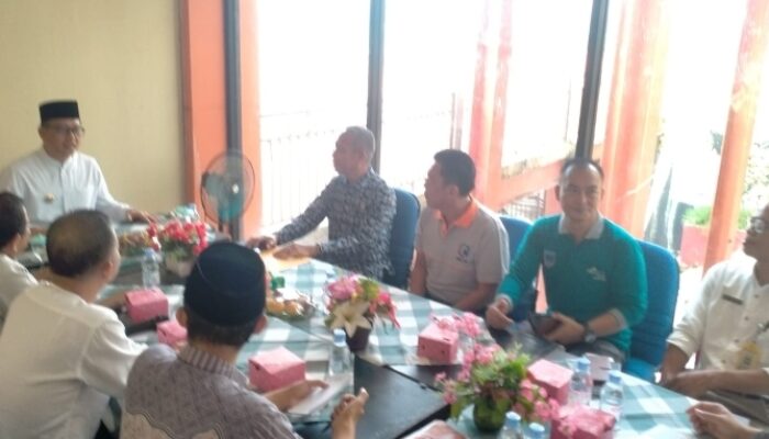 Pj Bupati saat rapat Mall Pelayanan Publik 