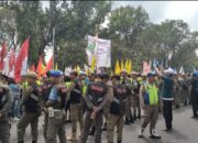 Ribuan Massa Aliansi Lintas Partai politik dan Ormas kabupaten Lahat Aksi Ke Pemkab Lahat, Sampaikan Ini