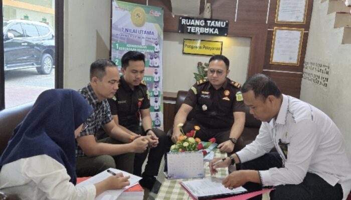 Kejari Lahat Pelimpahan 2 Berkas Perkara Dugaan Tipikor Dana Desa