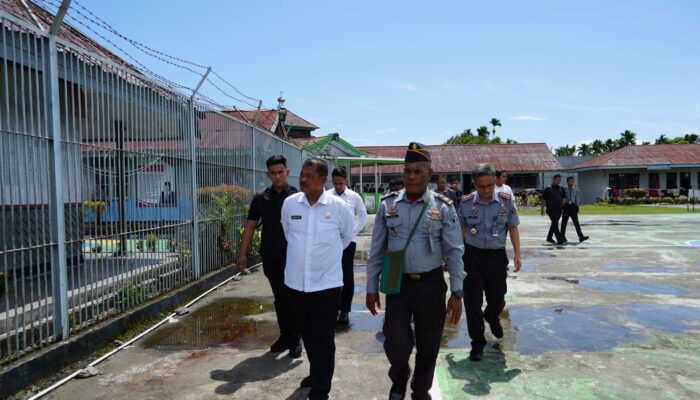Tiba di Nabire Dirjenpas Langsung Sambangi Petugas Lapas Yang Terluka