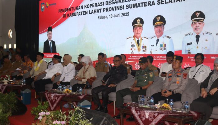Kapolres Lahat Sambut dan Ikuti Kegiatan Wakil Menteri Koperasi di GOR Lahat