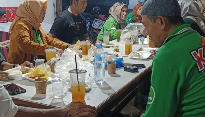 Indahnya Ramadhan, Komunitas Indahnya Persahabatan  (KIP) Memberikan Bantuan Sosial serta Membagikan Nasi Bungkus dan Bukber