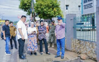 Bersama Bupati dan Wabup Lahat, Sri Meliyana Tinjau Beberapa Titik Banjir di Kecamatan Lahat