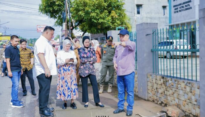 Bersama Bupati dan Wabup Lahat, Sri Meliyana Tinjau Beberapa Titik Banjir di Kecamatan Lahat